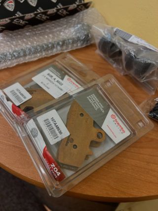 Brzdové destičky Brembo skladem. #brembo #brembodesign #moto